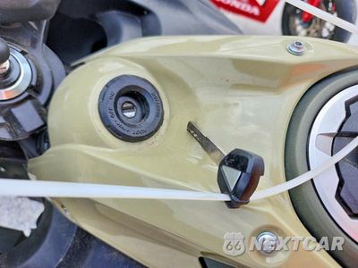 Zdjęcie 8 z 9 samochodu: 2024 KAWASAKI EX650 P VIN:ML5EXEP11RDAC4786 - miniatura