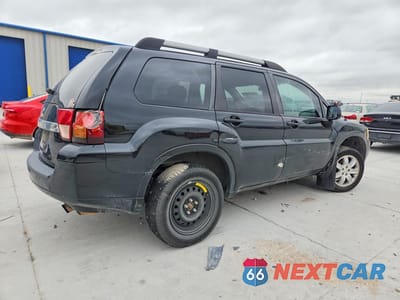 Trzecie zdjęcie samochodu z tyłu: 2011 MITSUBISHI ENDEAVOR LS VIN:4A4JN2AS1BE026512 - miniatura
