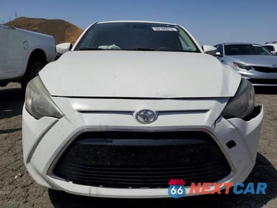 Piąte zdjęcie samochodu w środku: 2017 TOYOTA YARIS IA BASE VIN:3MYDLBYV0HY149953 - miniatura
