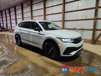 Czwarte zdjęcie samochodu z boku: 2023 VOLKSWAGEN TIGUAN SE R-LINE BLACK VIN:3VVCB7AX7PM091952 - miniatura