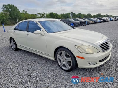 Czwarte zdjęcie samochodu z boku: 2008 MERCEDES-BENZ S 550 VIN:WDDNG71X88A222402 - miniatura