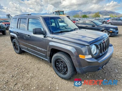 Czwarte zdjęcie samochodu z boku: 2016 JEEP PATRIOT SPORT VIN:1C4NJPBA5GD642802 - miniatura