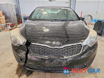Piąte zdjęcie samochodu w środku: 2016 KIA FORTE LX VIN:KNAFK4A63G5524039 - miniatura
