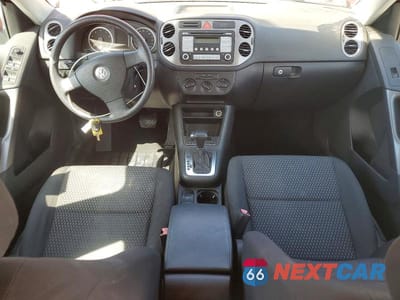 Zdjęcie 8 z 13 samochodu: 2010 VOLKSWAGEN TIGUAN S VIN:WVGAV7AX4AW000474 - miniatura