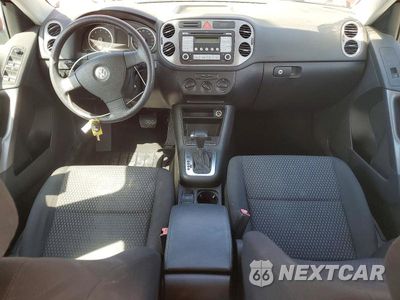 Zdjęcie 8 z 13 samochodu: 2010 VOLKSWAGEN TIGUAN S VIN:WVGAV7AX4AW000474 - miniatura