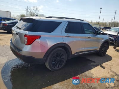 Trzecie zdjęcie samochodu z tyłu: 2021 FORD EXPLORER XLT VIN:1FMSK8DH7MGA03777 - miniatura