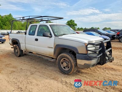 Czwarte zdjęcie samochodu z boku: 2005 CHEVROLET SILVERADO K2500 HEAVY DUTY VIN:1GCHK29U45E300424 - miniatura