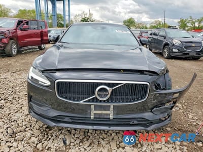 Piąte zdjęcie samochodu w środku: 2018 VOLVO S90 T6 MOMENTUM VIN:LVY992MK7JP019280 - miniatura