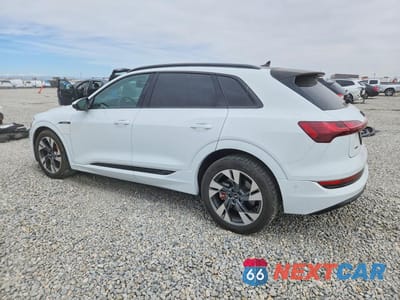 Drugie zdjęcie samochodu z przodu: 2021 AUDI E-TRON PREMIUM VIN:WA1AAAGE8MB038556 - miniatura
