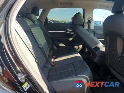 Zdjęcie 10 z 12 samochodu: 2021 AUDI E-TRON PREMIUM VIN:WA1AAAGE6MB024011 - miniatura