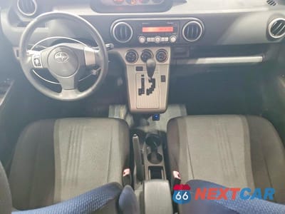 Zdjęcie 8 z 12 samochodu: 2008 TOYOTA SCION XB VIN:JTLKE50E281032378 - miniatura
