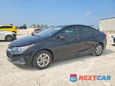 2019 CHEVROLET CRUZE LS 1G1BC5SM7K7122547 - główne zdjęcie licytacji z USA - miniatura