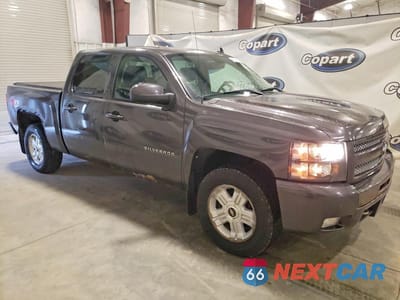 Czwarte zdjęcie samochodu z boku: 2011 CHEVROLET SILVERADO K1500 LTZ VIN:3GCPKTE3XBG217552 - miniatura
