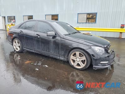 Czwarte zdjęcie samochodu z boku: 2011 MERCEDES-BENZ C 300 VIN:WDDGF5EB7BA419213 - miniatura