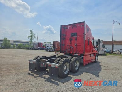 Czwarte zdjęcie samochodu z boku: 2016 FREIGHTLINER CASCADIA TRUCKS SEMI TRUCK VIN:1FUJGLBG9GLGY3638 - miniatura