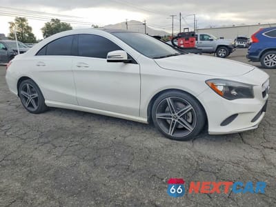 Czwarte zdjęcie samochodu z boku: 2019 MERCEDES-BENZ CLA 250 VIN:WDDSJ4EB1KN724136 - miniatura