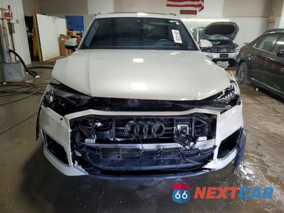 Piąte zdjęcie samochodu w środku: 2023 AUDI Q7 PRESTIGE VIN:WA1VXBF76PD024270 - miniatura
