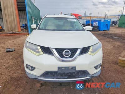 Piąte zdjęcie samochodu w środku: 2015 NISSAN ROGUE SV VIN:5N1AT2MV1FC912328 - miniatura