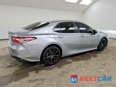Trzecie zdjęcie samochodu z tyłu: 2018 TOYOTA CAMRY LE VIN:4T1B11HK5JU090351 - miniatura