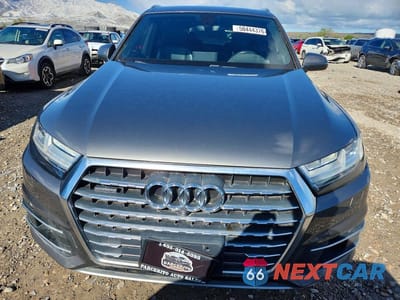Piąte zdjęcie samochodu w środku: 2017 AUDI Q7 PREMIUM PLUS VIN:WA1LAAF70HD007324 - miniatura