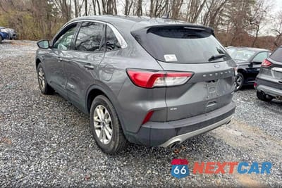 Trzecie zdjęcie samochodu z tyłu: 2021 FORD ESCAPE SE VIN:1FMCU9G64MUA36252 - miniatura