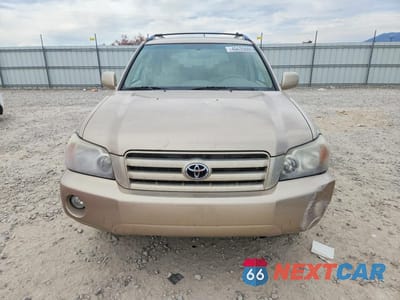 Piąte zdjęcie samochodu w środku: 2005 TOYOTA HIGHLANDER LIMITED VIN:JTEGP21A550077205 - miniatura