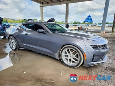 Czwarte zdjęcie samochodu z boku: 2019 CHEVROLET CAMARO LS VIN:1G1FB1RX6K0159031 - miniatura
