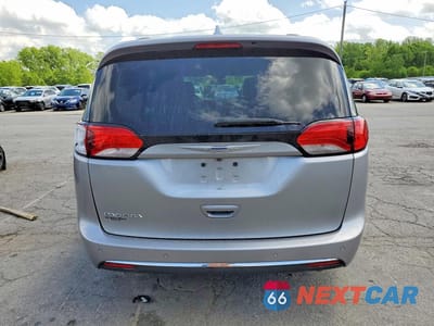 Zdjęcie 6 z 13 samochodu: 2018 CHRYSLER PACIFICA VIN:2C4RC1BG5JR110371 - miniatura