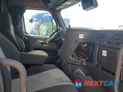 Piąte zdjęcie samochodu w środku: 2020 FREIGHTLINER CASCADIA 126 SEMI TRUCK VIN:3AKJHHDR0LSMJ0110 - miniatura
