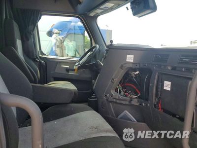 Piąte zdjęcie samochodu w środku: 2020 FREIGHTLINER CASCADIA 126 SEMI TRUCK VIN:3AKJHHDR0LSMJ0110 - miniatura