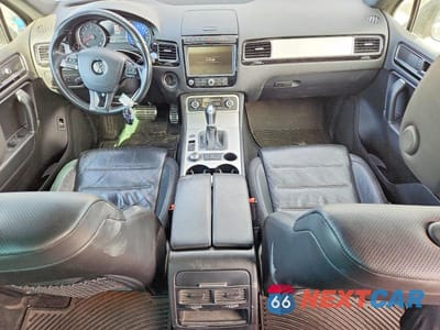 Zdjęcie 8 z 13 samochodu: 2017 VOLKSWAGEN TOUAREG WOLFSBURG VIN:WVGRF7BP2HD003183 - miniatura