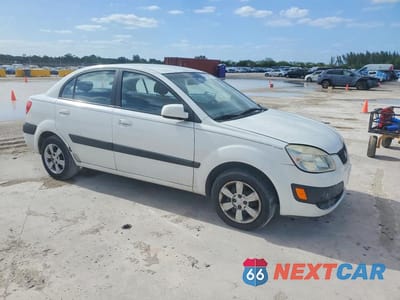 Czwarte zdjęcie samochodu z boku: 2006 KIA RIO BASE VIN:KNADE123466050774 - miniatura