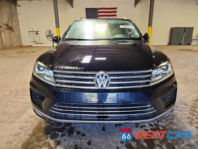 Piąte zdjęcie samochodu w środku: 2016 VOLKSWAGEN TOUAREG SPORT VIN:WVGEF9BP8GD012463 - miniatura