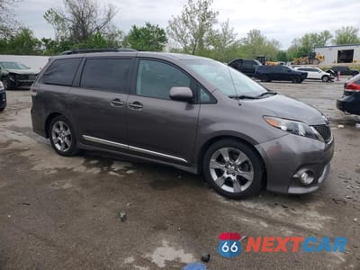Czwarte zdjęcie samochodu z boku: 2012 TOYOTA SIENNA SPORT VIN:5TDXK3DC5CS240144 - miniatura