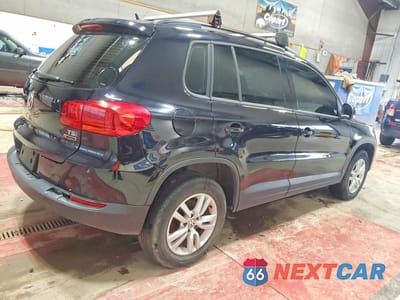 Trzecie zdjęcie samochodu z tyłu: 2016 VOLKSWAGEN TIGUAN S VIN:WVGBV7AX9GW549715 - miniatura