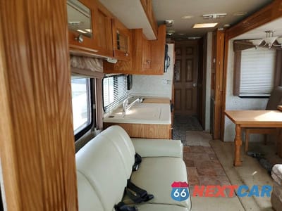 Zdjęcie 6 z 10 samochodu: 2005 FREIGLINER CHASSIS X LINE MOTOR HOME VIN:4UZAAHDC14CN62932 - miniatura
