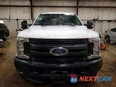 Piąte zdjęcie samochodu w środku: 2019 FORD F350 SUPER DUTY VIN:1FT8X3B69KEF94868 - miniatura