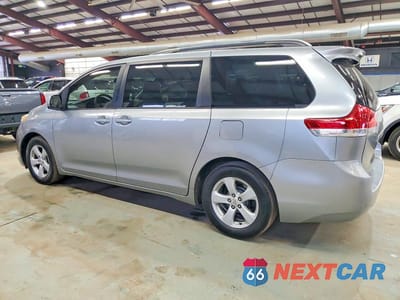 Drugie zdjęcie samochodu z przodu: 2011 TOYOTA SIENNA LE 8-PASSENGER VIN:5TDKK3DC2BS156713 - miniatura