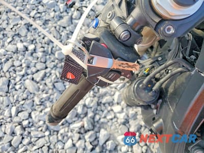 Zdjęcie 8 z 9 samochodu: 2025 BMW S 1000 RR VIN:WB10P230XS6L62112 - miniatura