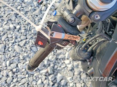 Zdjęcie 8 z 9 samochodu: 2025 BMW S 1000 RR VIN:WB10P230XS6L62112 - miniatura