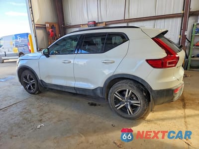 Drugie zdjęcie samochodu z przodu: 2023 VOLVO XC40 PLUS VIN:YV4L12UW8P2096699 - miniatura