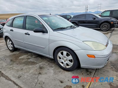 Czwarte zdjęcie samochodu z boku: 2002 FORD FOCUS ZX5 VIN:3FAHP373X2R192018 - miniatura