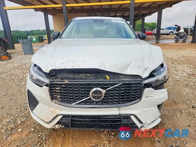 Piąte zdjęcie samochodu w środku: 2025 VOLVO XC60 CORE VIN:YV4M12RJXS1113843 - miniatura