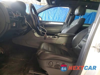 Zdjęcie 7 z 13 samochodu: 2017 VOLKSWAGEN TOUAREG WOLFSBURG VIN:WVGRF7BP1HD000355 - miniatura