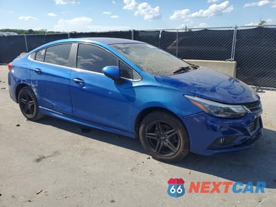 Czwarte zdjęcie samochodu z boku: 2017 CHEVROLET CRUZE LT VIN:1G1BE5SM1H7108906 - miniatura