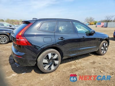 Trzecie zdjęcie samochodu z tyłu: 2025 VOLVO XC60 ULTRA VIN:YV4H60RM4S1101995 - miniatura
