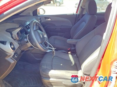 Zdjęcie 7 z 12 samochodu: 2014 CHEVROLET SONIC LT VIN:1G1JC5SH2E4232216 - miniatura