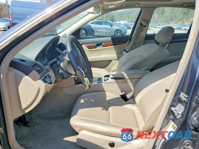 Zdjęcie 7 z 12 samochodu: 2010 MERCEDES-BENZ C 300 4MATIC VIN:WDDGF8BB4AF478498 - miniatura