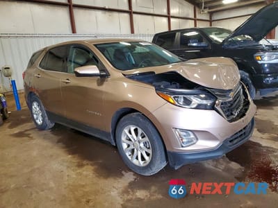 Czwarte zdjęcie samochodu z boku: 2019 CHEVROLET EQUINOX LT VIN:2GNAXKEV2K6161175 - miniatura
