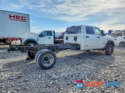 Trzecie zdjęcie samochodu z tyłu: 2022 RAM 4500 TRUCK CAB AND CHASSIS VIN:3C7WRLFL6NG151319 - miniatura